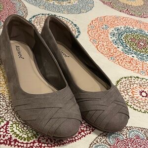 Ataiwee Wide Width Flats size 8.5W women’s